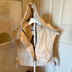 Sleeveless Crop Hooded Puffer Vest in Cream